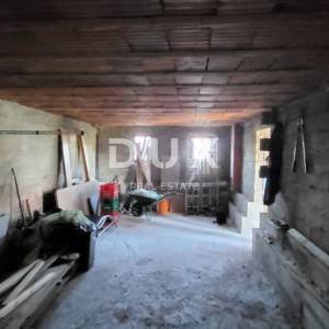 OTOK PAG, KOŠLJUN - obiteljska kuća uz more