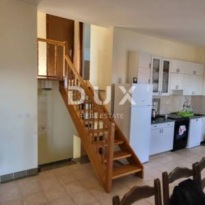 OTOK PAG, KOŠLJUN - obiteljska kuća uz more