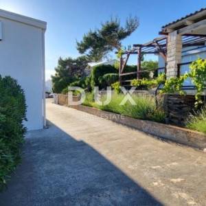 OTOK PAG, KOŠLJUN - obiteljska kuća uz more