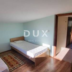 OTOK PAG, KOŠLJUN - obiteljska kuća uz more