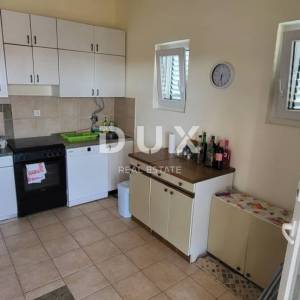 OTOK PAG, KOŠLJUN - obiteljska kuća uz more