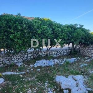 OTOK PAG, KOŠLJUN - obiteljska kuća uz more