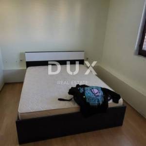 OTOK PAG, KOŠLJUN - obiteljska kuća uz more