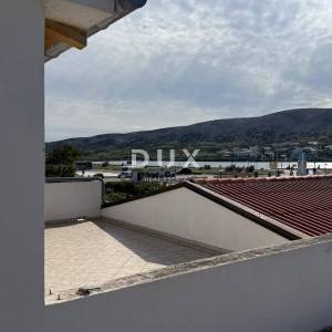 OTOK PAG, PAG - apartmanska kuća sa restoranom