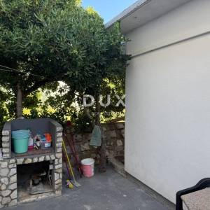 OTOK PAG, PAG - apartmanska kuća sa restoranom
