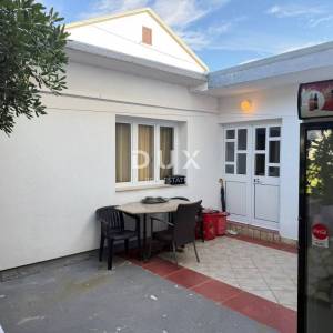 OTOK PAG, PAG - apartmanska kuća sa restoranom