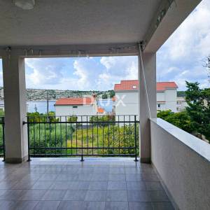 OTOK RAB, BARBAT - Kuća na odličnoj lokaciji 100 m od mora