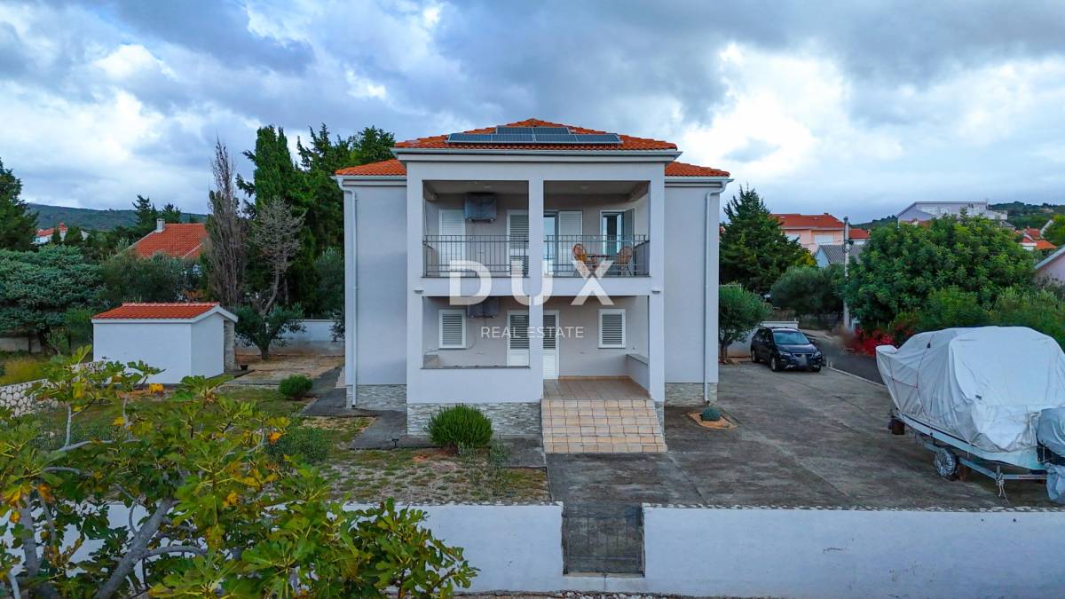 OTOK RAB, BARBAT - Kuća na odličnoj lokaciji 100 m od mora