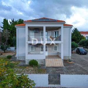 OTOK RAB, BARBAT - Kuća na odličnoj lokaciji 100 m od mora