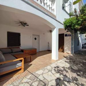 Pag,  Vidalići, kuća sa 6 apartmana, s pogledom na more!