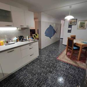 Pag,  Vidalići, kuća sa 6 apartmana, s pogledom na more!