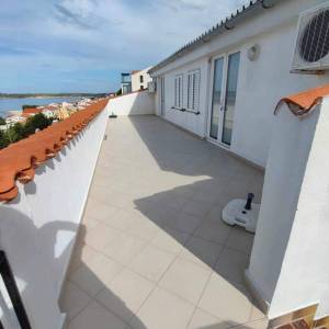 Pag,  Vidalići, kuća sa 6 apartmana, s pogledom na more!