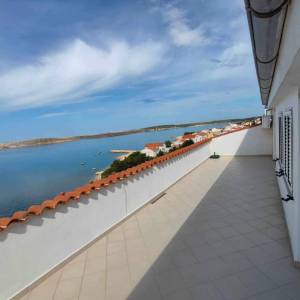 Pag,  Vidalići, kuća sa 6 apartmana, s pogledom na more!