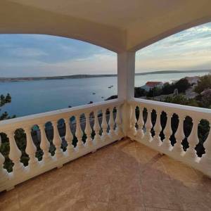 Pag,  Vidalići, kuća sa 6 apartmana, s pogledom na more!