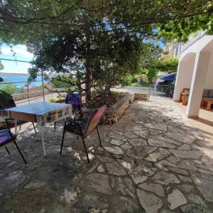 Pag,  Vidalići, kuća sa 6 apartmana, s pogledom na more!