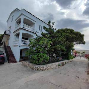 Pag,  Vidalići, kuća sa 6 apartmana, s pogledom na more!