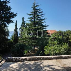 Parcela od 1058m2 100m od mora