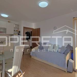 Petrčane – jednosoban apartman s balkonom, 200 m od mora