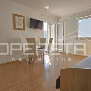 Petrčane – jednosoban apartman s balkonom, 200 m od mora