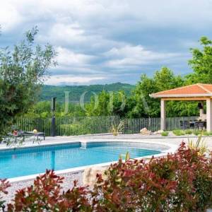Pićan, okolica, prekrasna Villa okružena prirodom