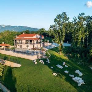 Pićan, okolica, prekrasna Villa okružena prirodom