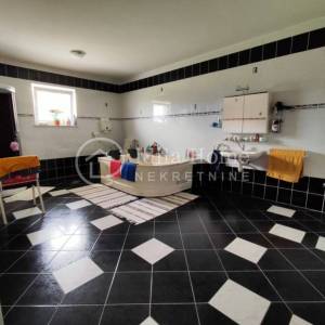 Pisarovina/Bratina 7-sobna obiteljska kuća 589 m2 BEZ PROVIZIJE