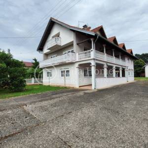 Pisarovina/Bratina Obiteljska katnica 570 m2 BEZ PROVIZIJE