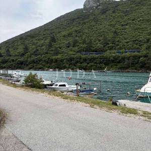 Plomin Luka, šarmantna kuća prvi red do mora, EKSKLUZIVNO