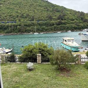 Plomin Luka, šarmantna kuća prvi red do mora, EKSKLUZIVNO
