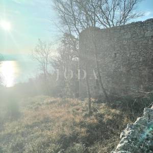 Plomin, okolica, dvije ruševine sa očaravajućim pogledom na more