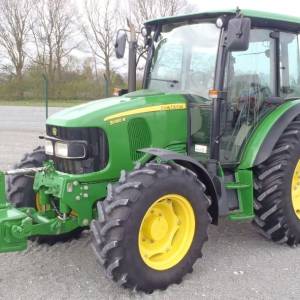 poljoprivredni traktor 2010 JOHN DEERE 5080