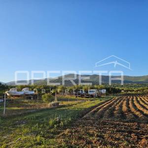 Poljoprivredno zemljište nadomak plaže, 570 m², Kaštel Štafilić