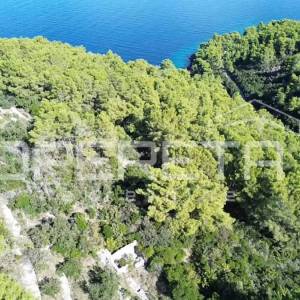 Poljoprivredno zemljiste s kućicom, nedaleko od mora, Vela Luka