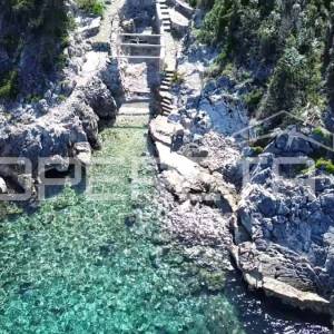 Poljoprivredno zemljiste s kućicom, nedaleko od mora, Vela Luka