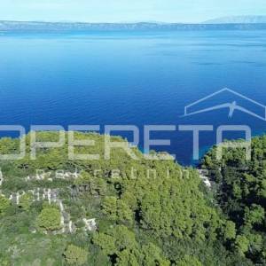 Poljoprivredno zemljiste s kućicom, nedaleko od mora, Vela Luka