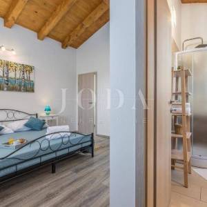 Poreč, okolica, kamena Villa sa bazenom