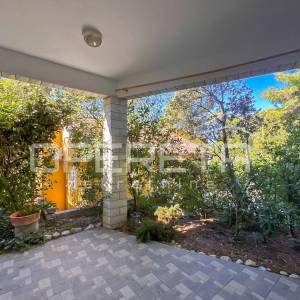 Posebna nekretnina na Jadriji – svega 30 m od mora