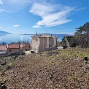 Povile teren drugi red do mora
