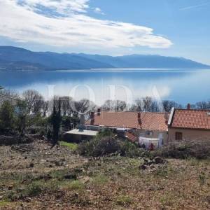 Povile teren drugi red do mora