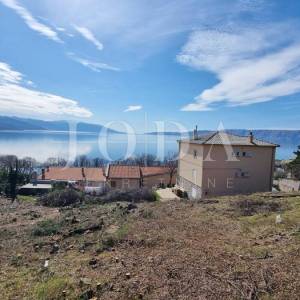 Povile teren drugi red do mora
