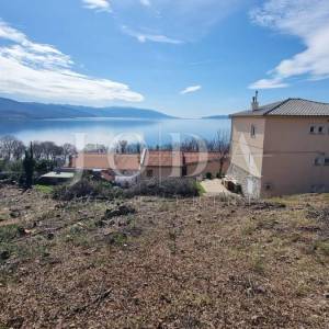 Povile teren drugi red do mora