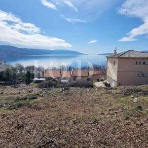 Povile teren drugi red do mora