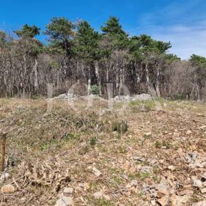 Povile teren drugi red do mora