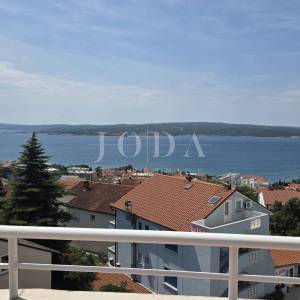 Predivan stan sa panoramskim pogledom u zgradi sa liftom
