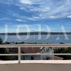 Predivan stan sa panoramskim pogledom u zgradi sa liftom