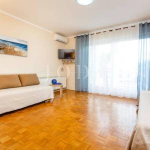 Predivna kuća s više stambenih jedinica i pogledom na more, otok Krk