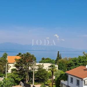 Predivna kuća s više stambenih jedinica i pogledom na more, otok Krk