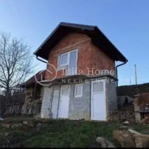 Pregrada/Gornja Plemenščina/ vikendica- klet 30m2/ Vinograd i zemljište