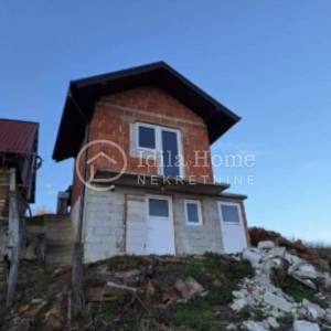 Pregrada/Gornja Plemenščina/ vikendica- klet 30m2/ Vinograd i zemljište
