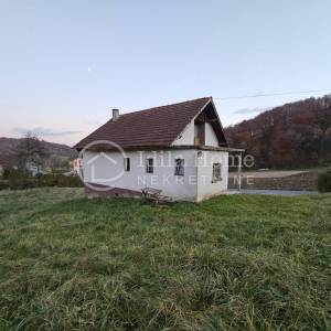 Pregrada/kuća sa 2000m2 okućnice/ za život ili najam/Povoljno! 